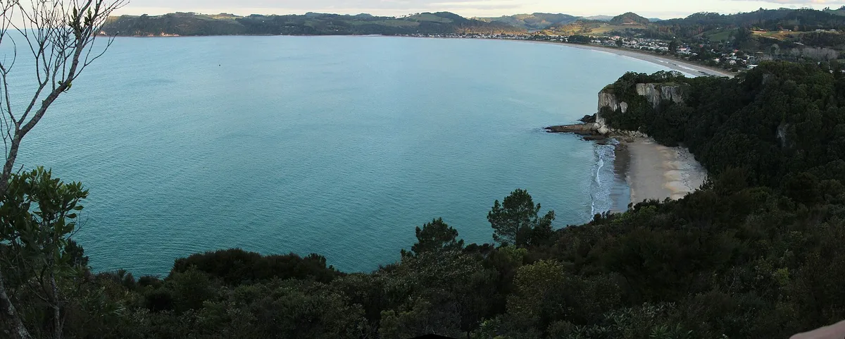 Spiaggia di Flaxmill Bay, Cooks Beach, Waikato, Nuova Zelanda — 2