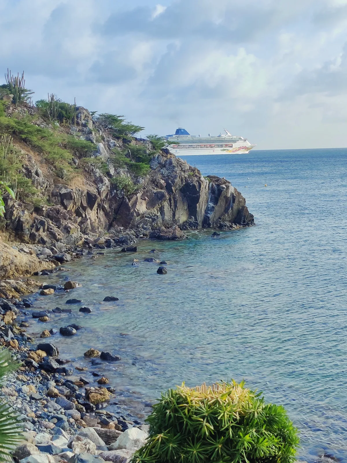 Little Bay Beach, Philipsburg, Leeward Islands, Sint Maarten — 2