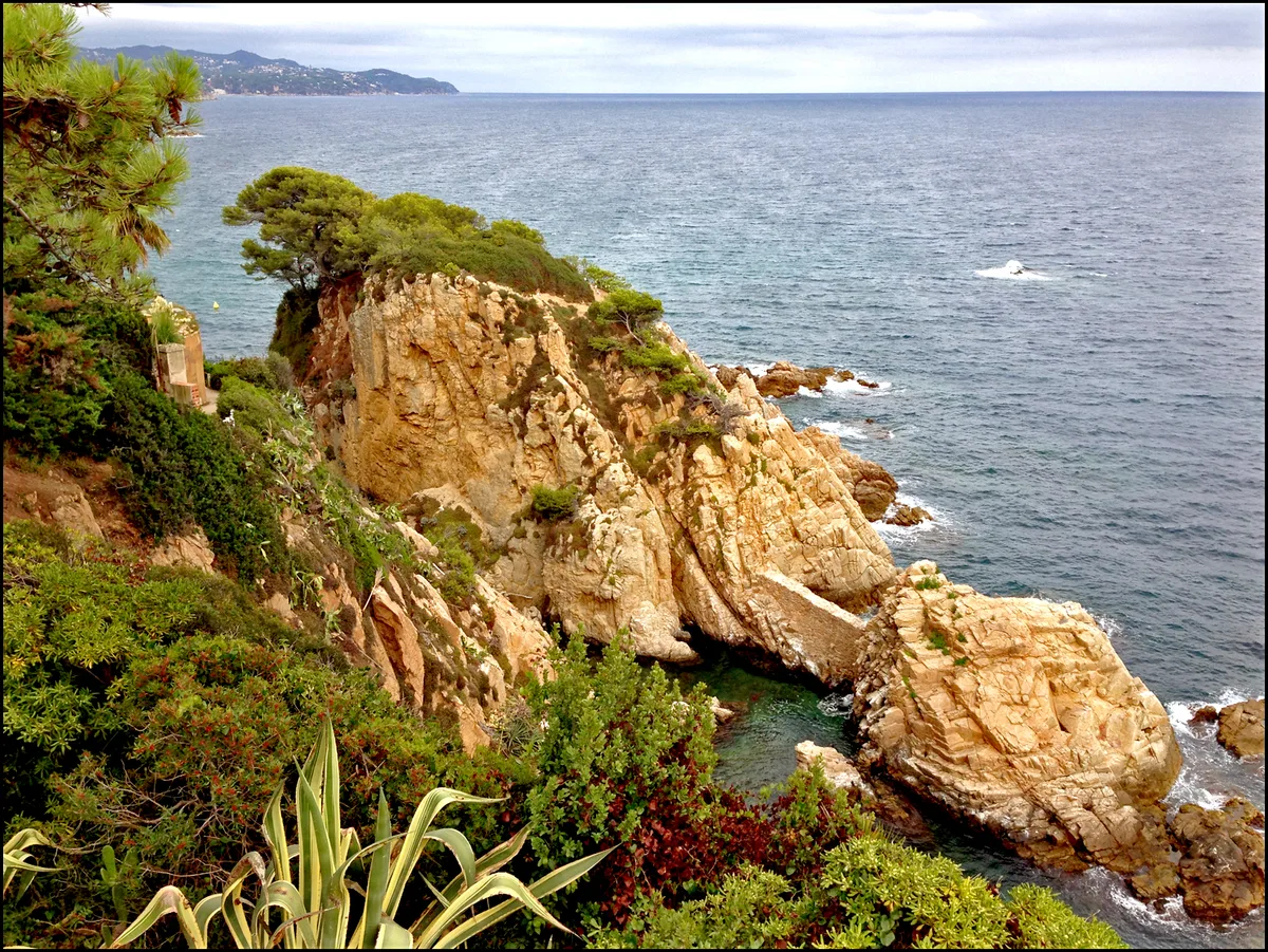 Cala Bona, Blanes, Catalonia, España — 3
