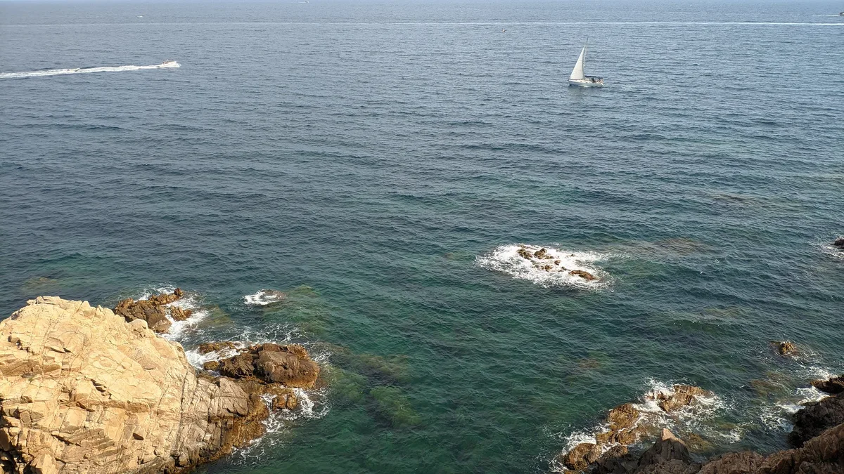 Cala Bona, Blanes, Catalonia, España — 6