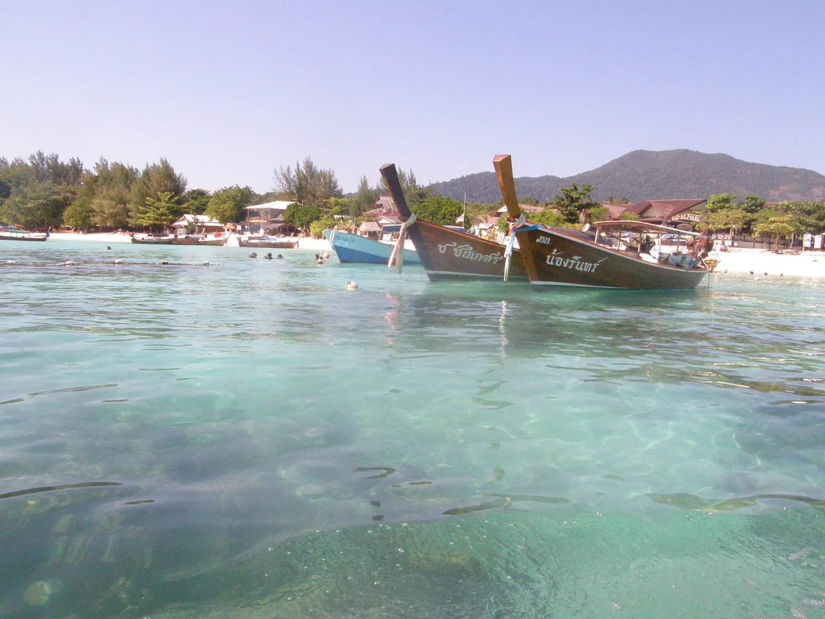 Playa de Pattaya Este, Ko Sarai, Andaman Sea, Tailandia — 6