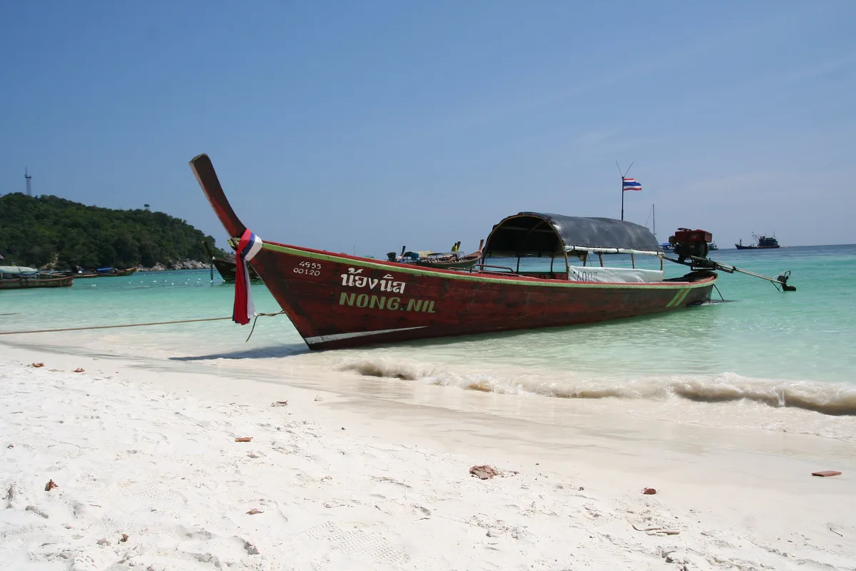Playa de Pattaya Este, Ko Sarai, Andaman Sea, Tailandia — 4