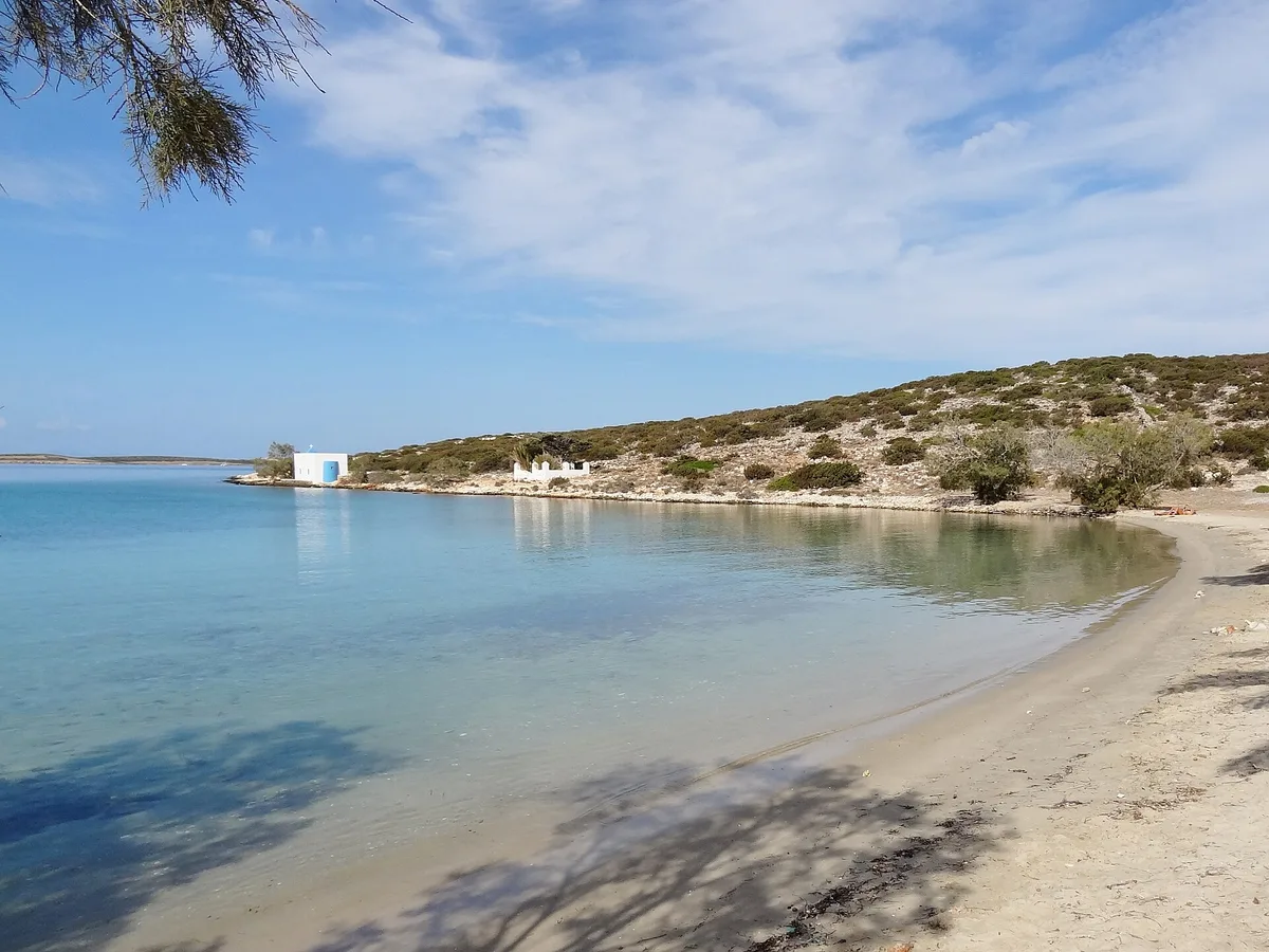 Playa de Agia Irini, Naoussa, Cyclades, Grecia — 2