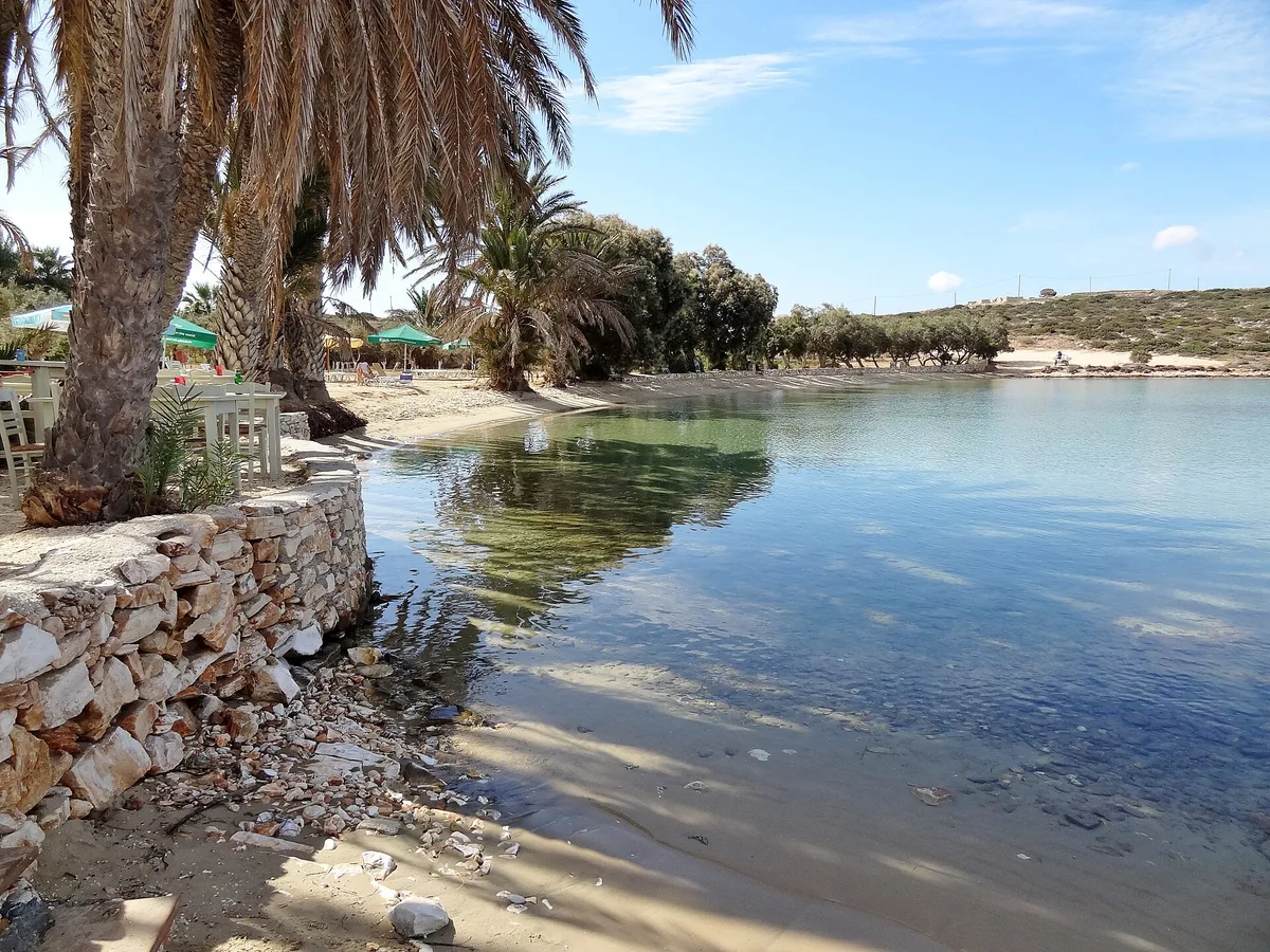 Playa de Agia Irini, Naoussa, Cyclades, Grecia — 3