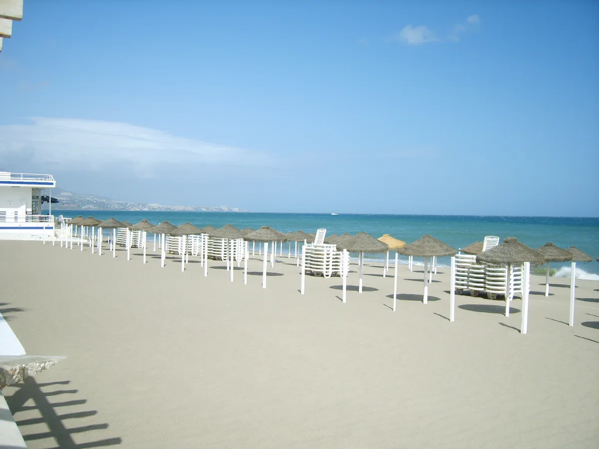 Plage de Santa Amalia, Fuengirola, Andalusia, Espagne — 4