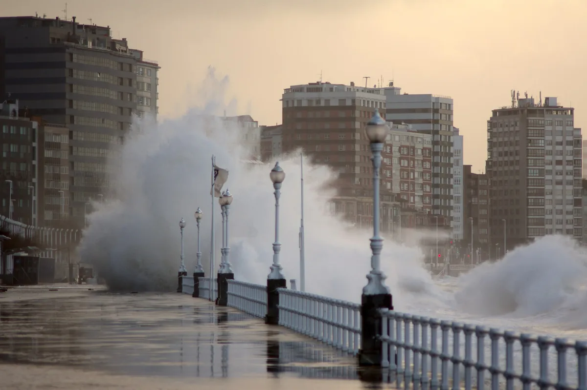 San Lorenzo-Strand, Gijón, Asturias, Spanien — 2