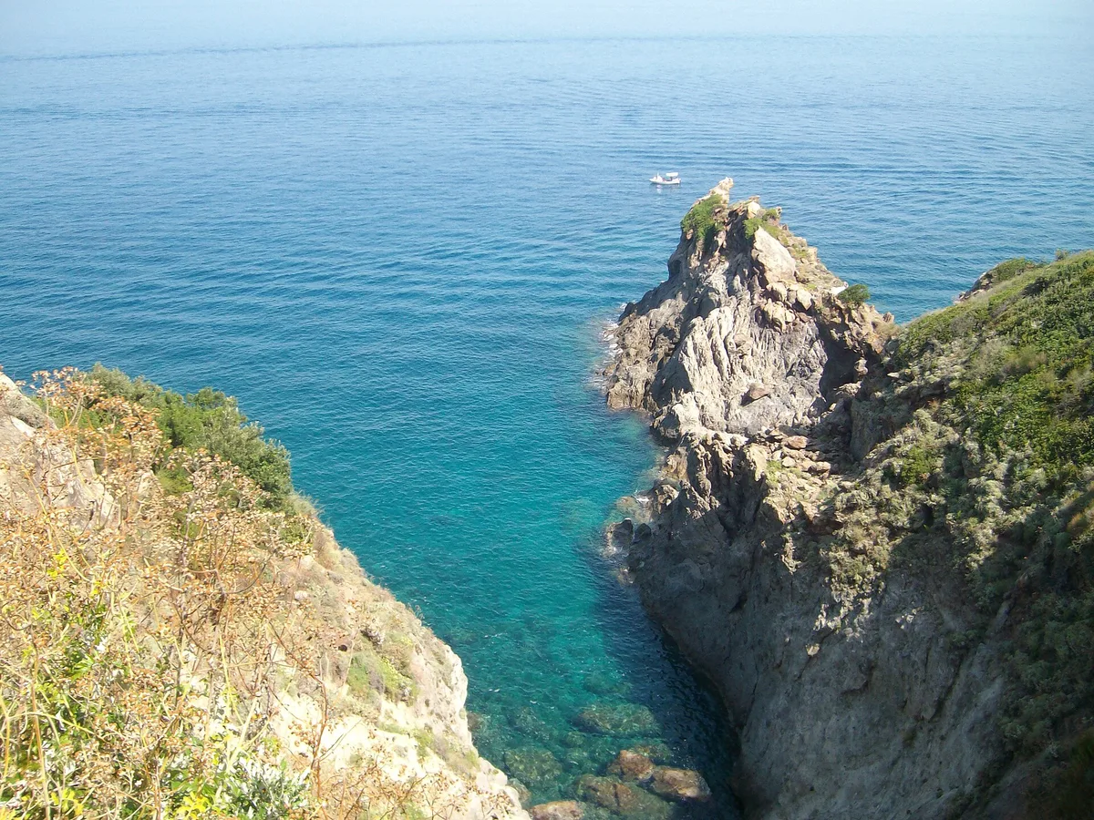 Plage de San Montano, Lacco Ameno, Campania, Italie — 4