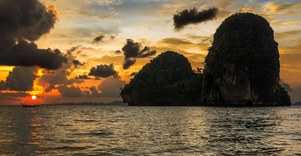 Playa de Tham Phra Nang, Mueang Krabi, Andaman Sea Coast, Tailandia — 5