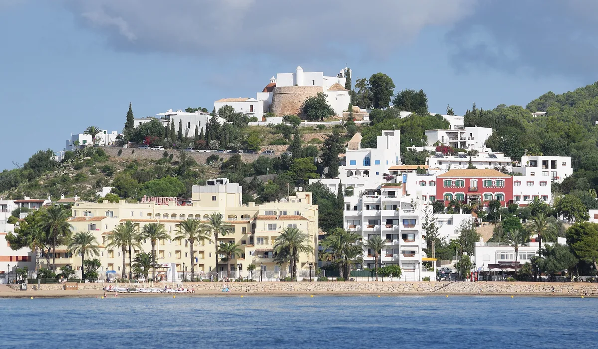 Playa de Santa Eulalia, Santa Eulària des Riu, Balearic Islands, España — 2