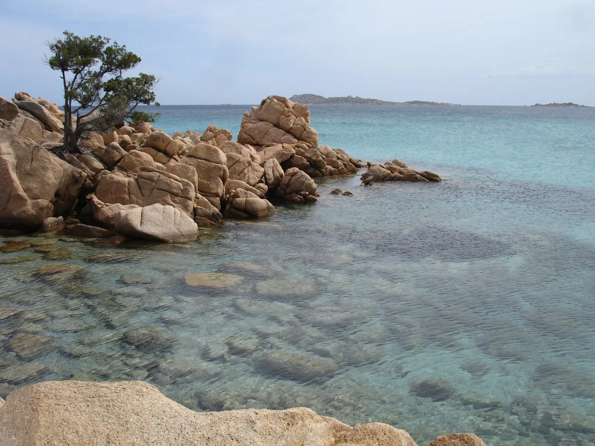 Plage de Piccolo Romazzino, Arzachena, Sardinia, Italie — 3