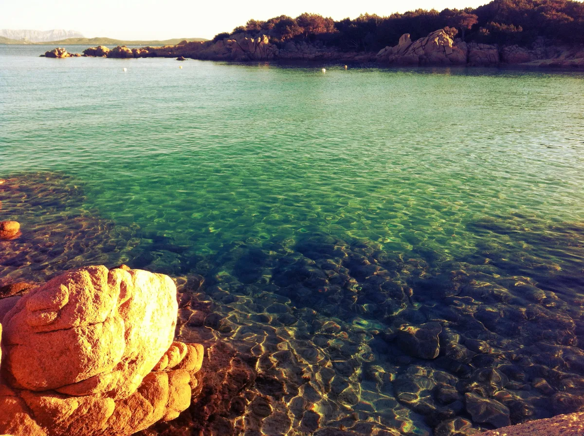 Plage de Piccolo Romazzino, Arzachena, Sardinia, Italie — 4