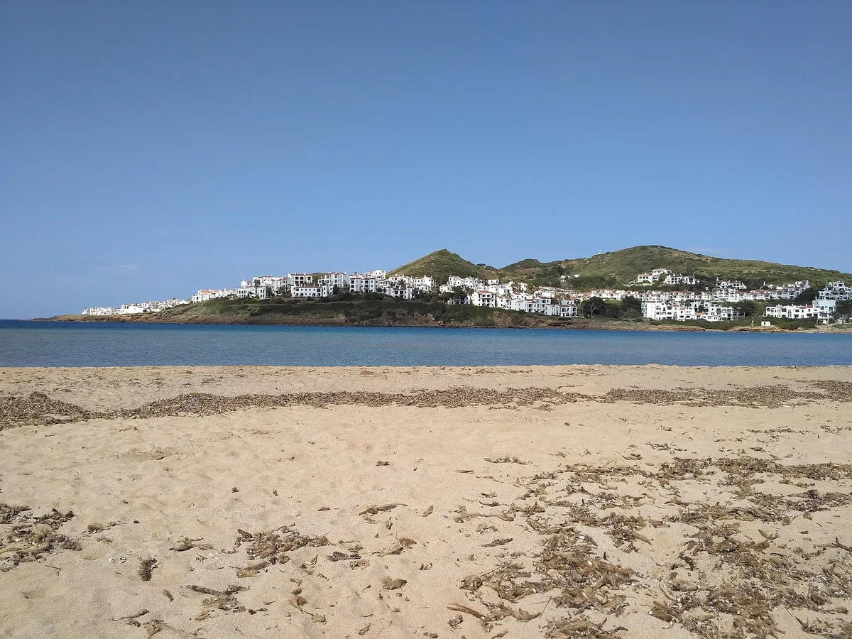 Plage de Tirant, Es Mercadal, Balearic Islands, Espagne — 2