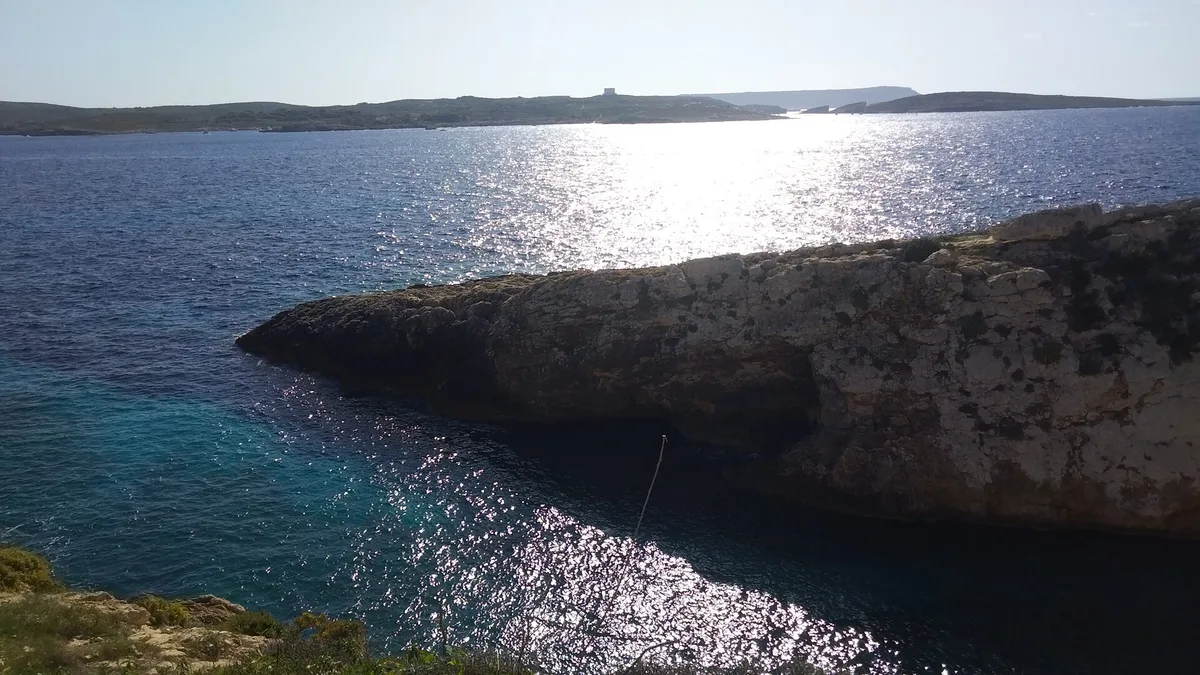 Plage de Ħondoq ir-Rummien, Qala, Maltese Islands, Malte — 4
