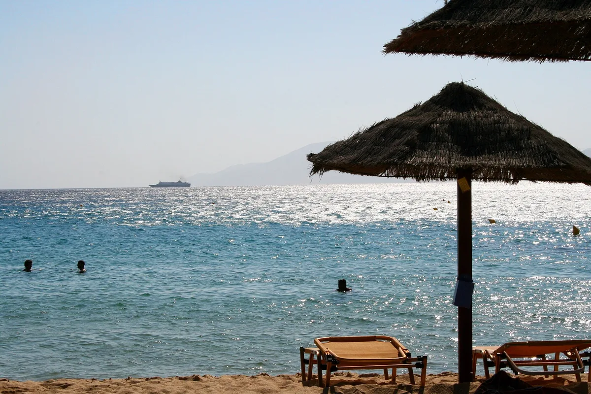 Plage de Mylopotas, Ios, Cyclades, Grèce — 5