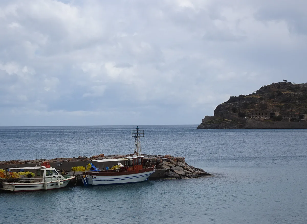 Playa de Plaka, Agios Nikolaos, Crete, Grecia — 5
