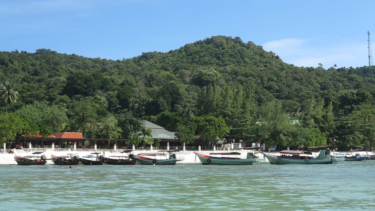 Loh Dalum-Strand, Ko Phi Phi, Andaman Sea, Thailand — 5