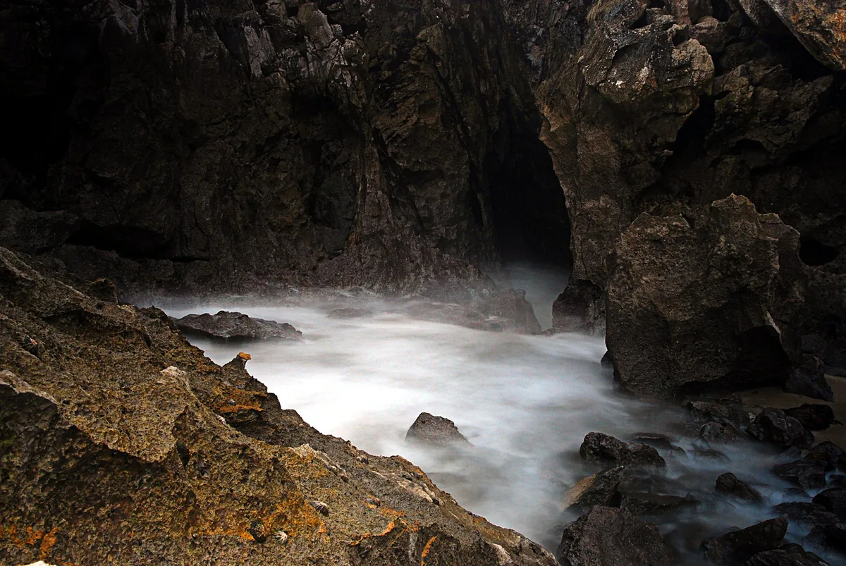 Plage de Gulpiyuri, Llanes, Asturias, Espagne — 5