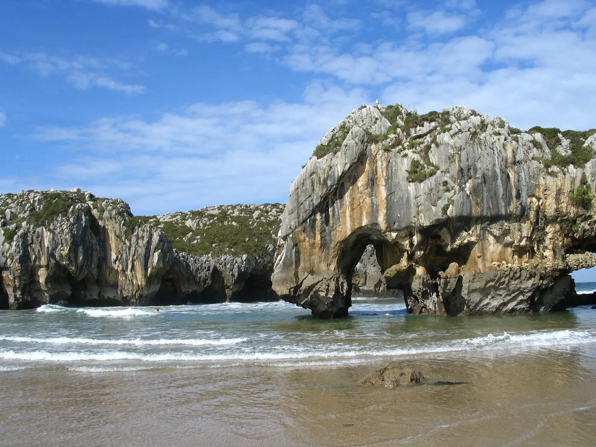 Playa de Cueva, Cudillero, Asturias, España — 2