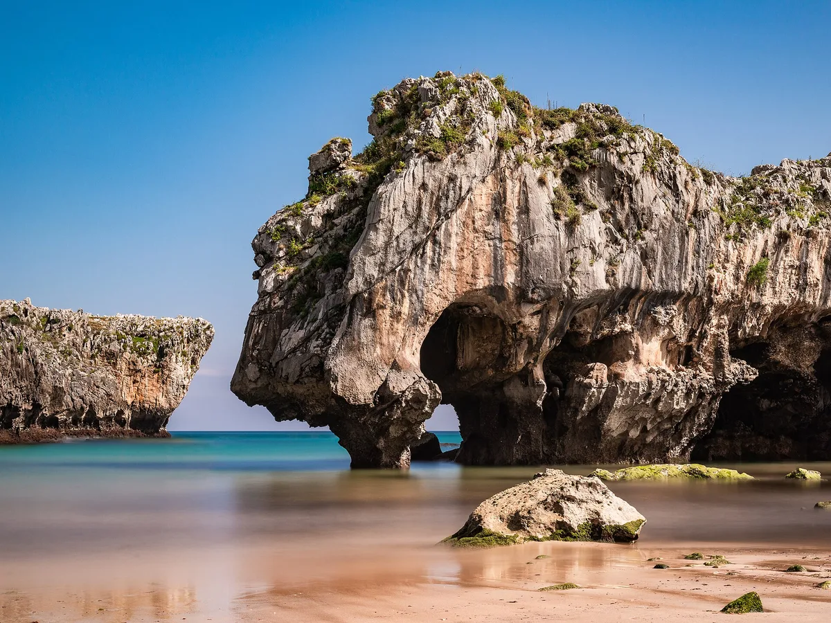 Playa de Cueva, Cudillero, Asturias, España — 4