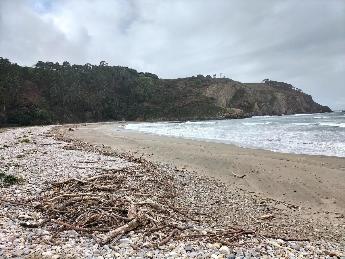 Playa de Cueva, Cudillero, Asturias, España — 3
