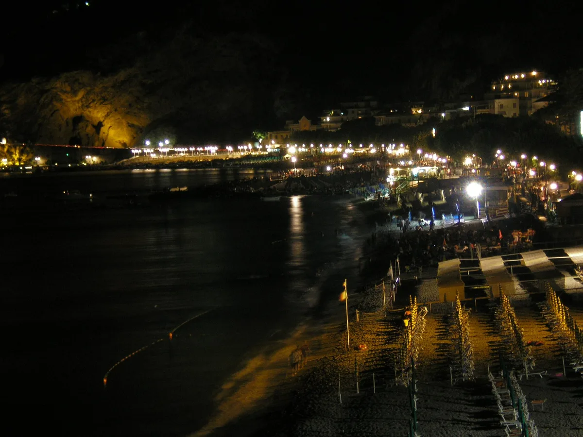 Plage de Maiori, Maiori, Campania, Italie — 4
