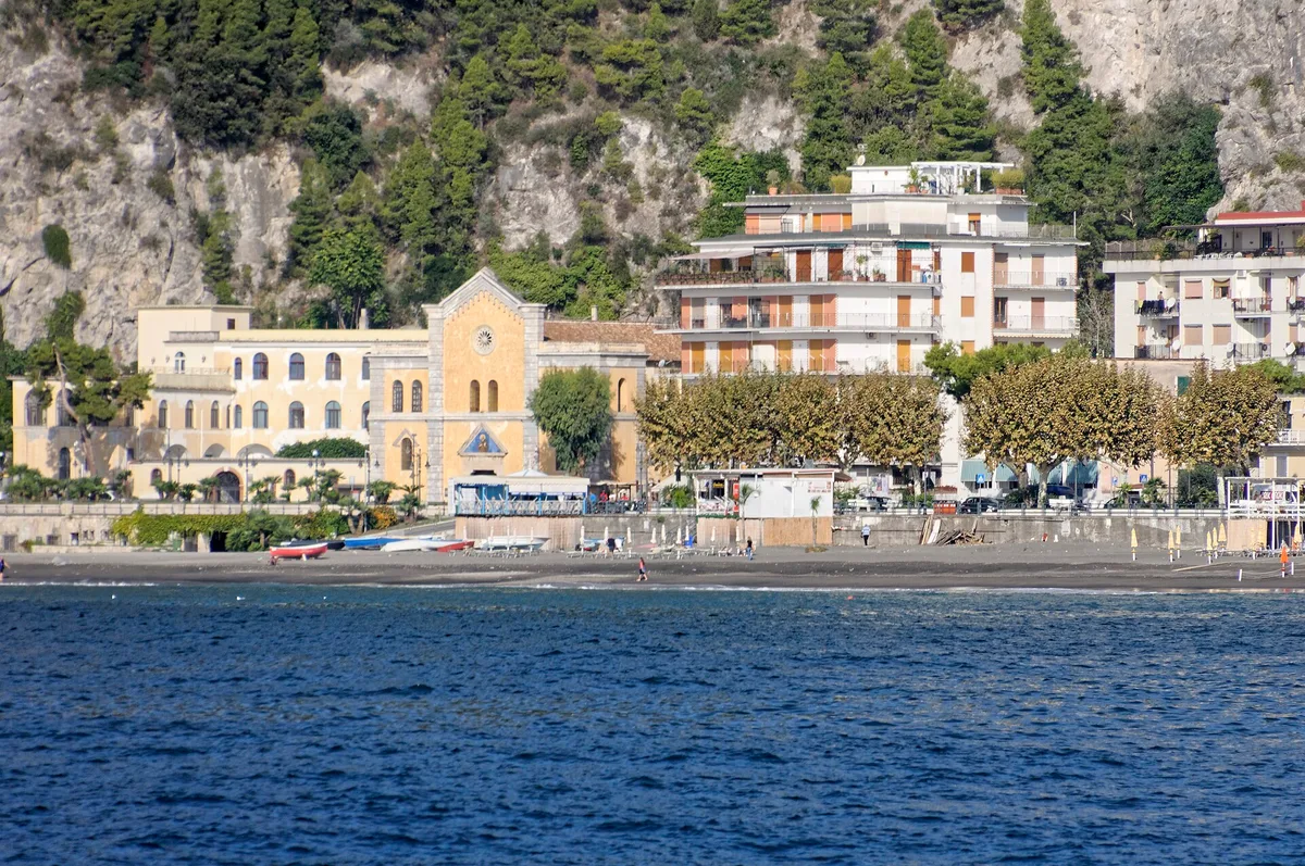 Plage de Maiori, Maiori, Campania, Italie — 2