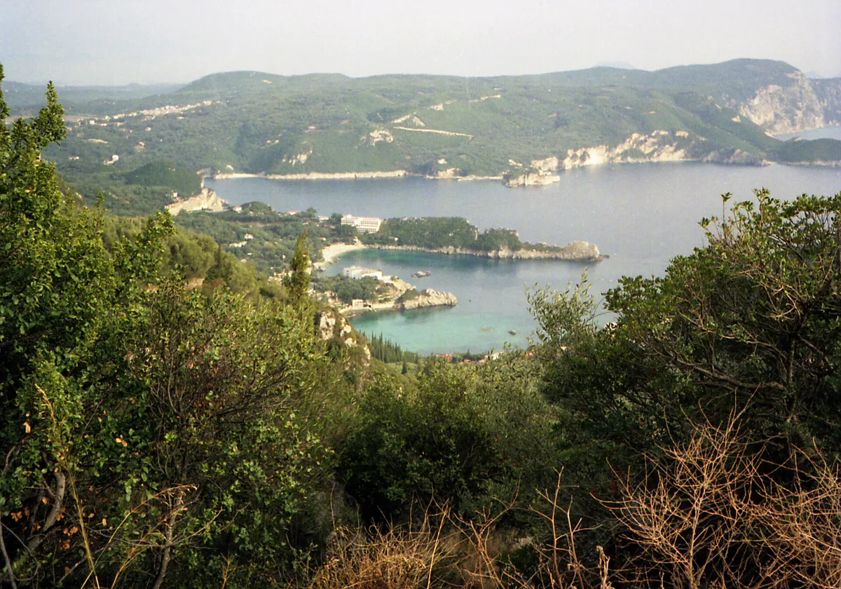 Spiaggia di Paleokastritsa, Central Corfu and Diapontia Islands, Ionian Islands, Grecia — 4