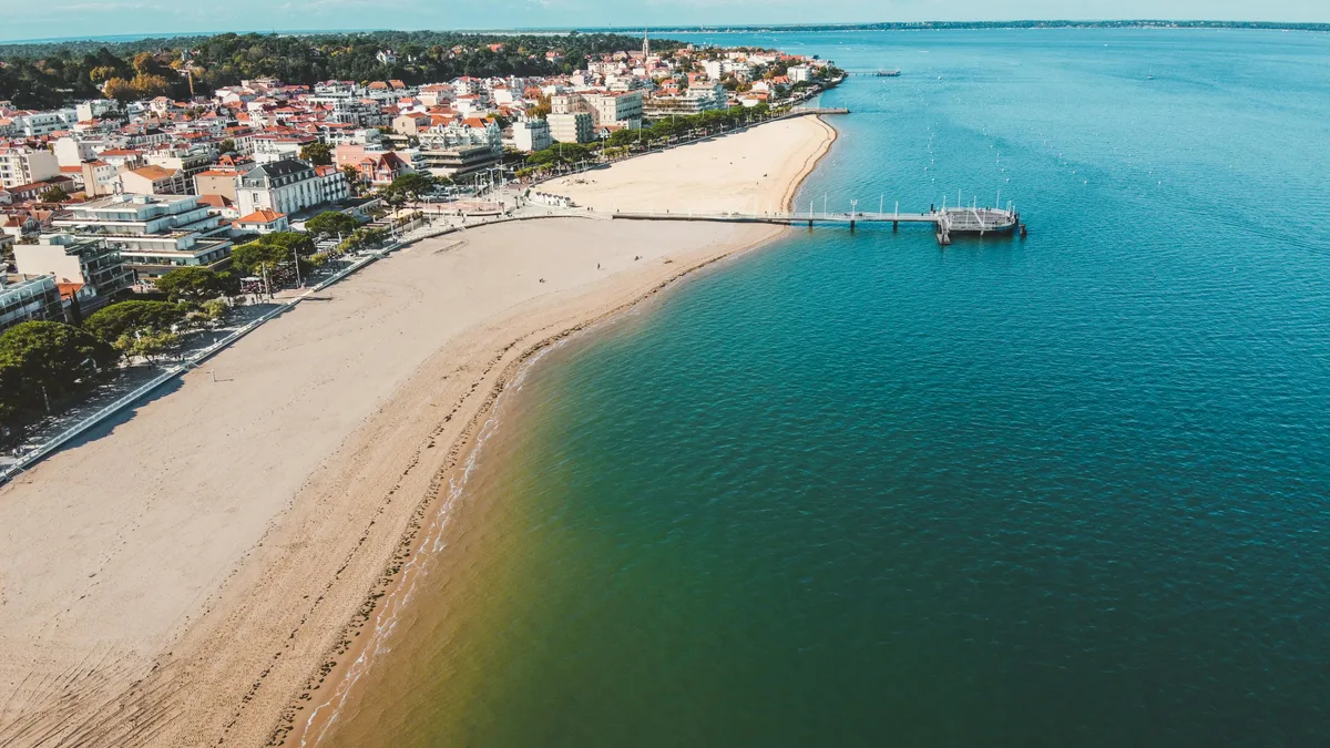 Plage de la Jetée, Andernos-les-Bains, Nouvelle-Aquitaine, France — 3