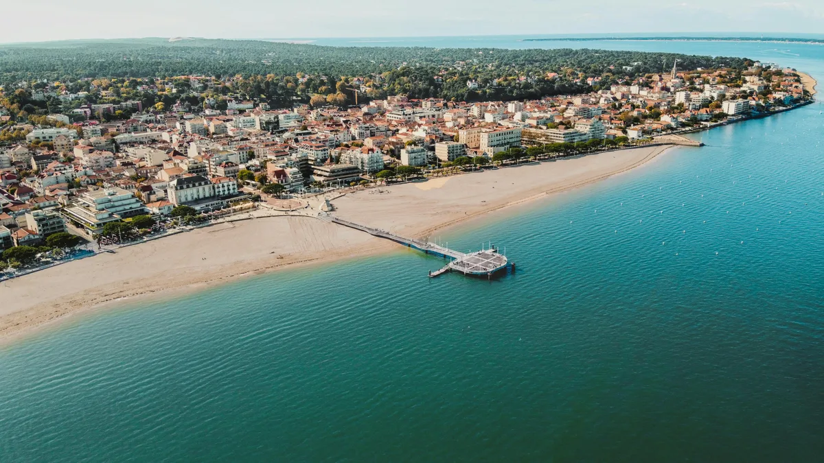 Plage de la Jetée, Andernos-les-Bains, Nouvelle-Aquitaine, France — 4
