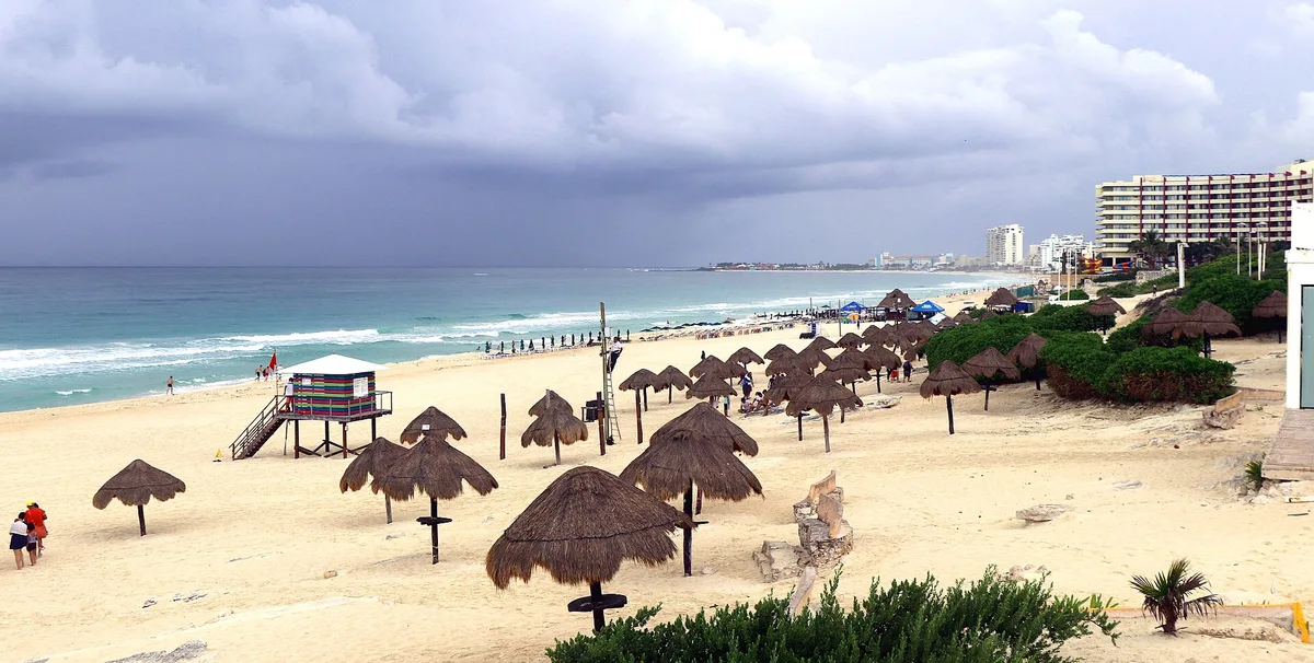Playa Delfines, Cancún, Yucatan Caribbean, México — 4