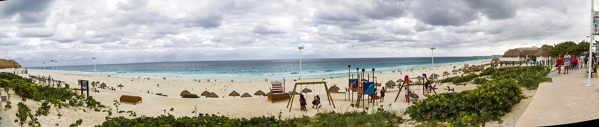 Playa Delfines, Cancún, Yucatan Caribbean, México — 3
