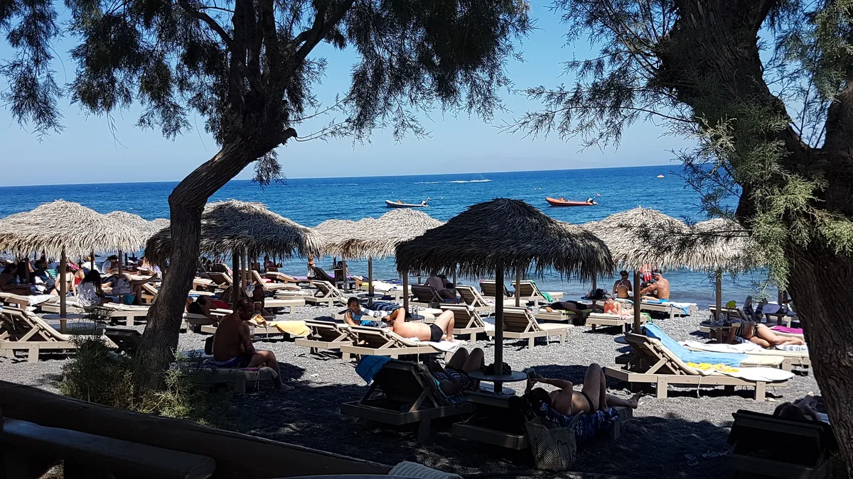 Playa de Kamari, Cyclades, Grecia — 5