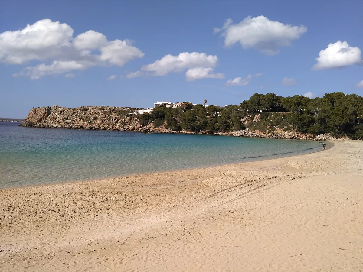 Plage d'Arenal Castell, Es Mercadal, Balearic Islands, Espagne — 4