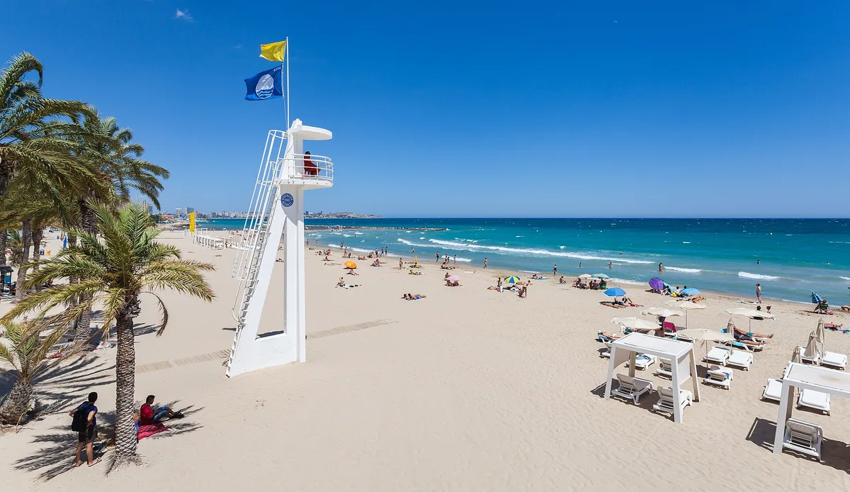 Platja del Postiguet, Alicante, Valencian Community, España — 5