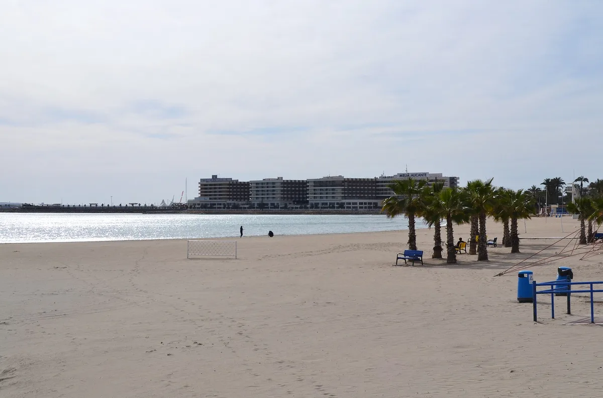 Platja del Postiguet, Alicante, Valencian Community, España — 3