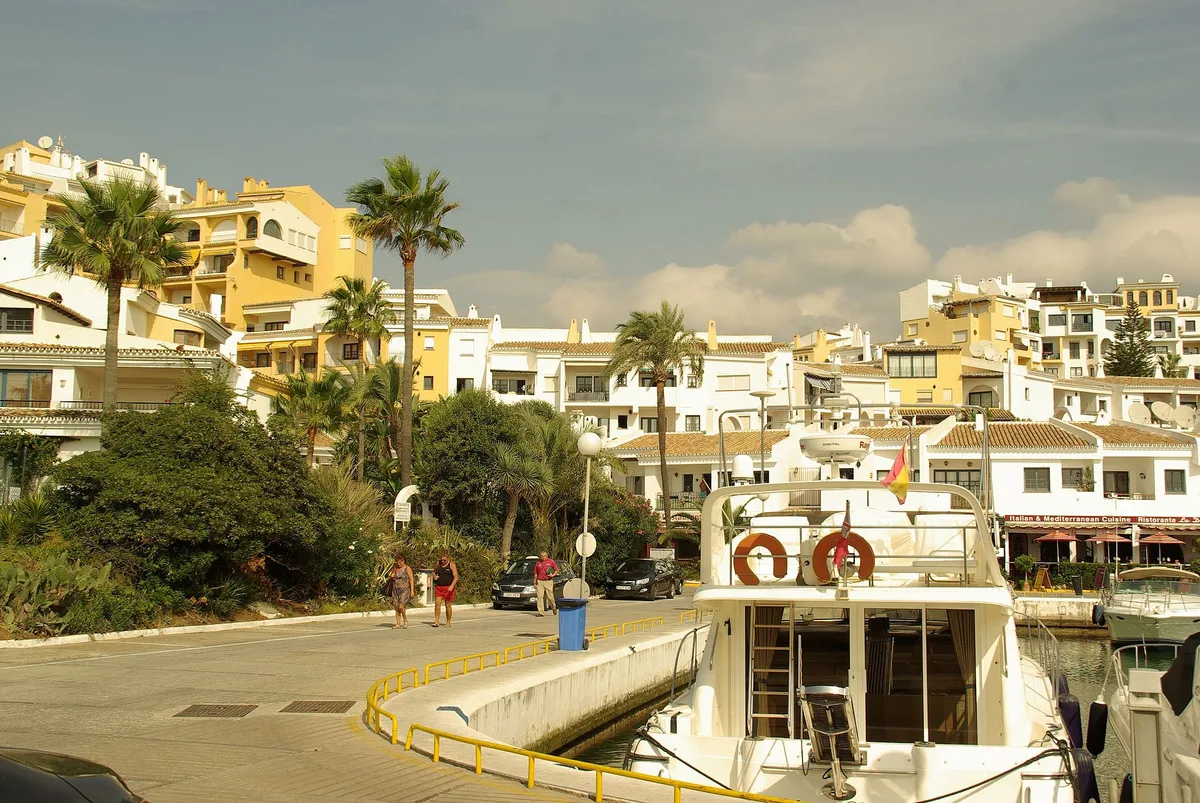 Playa de Cabopino, Marbella, Andalusia, España — 5