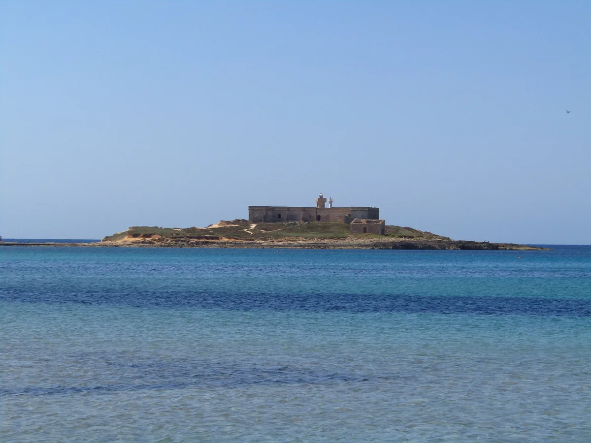 Plage de l'Isola delle Correnti, Portopalo di Capo Passero, Sicily, Italie — 4