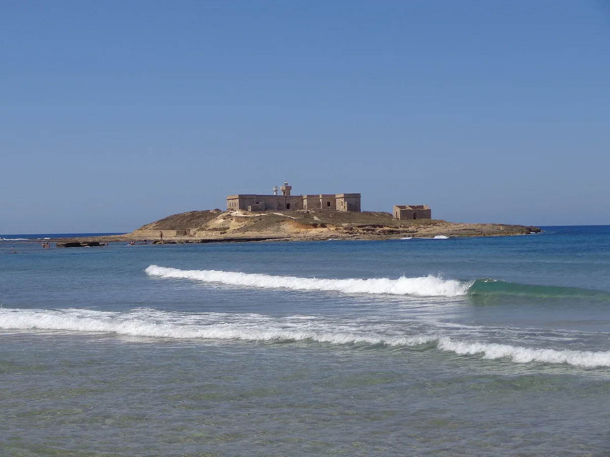 Plage de l'Isola delle Correnti, Portopalo di Capo Passero, Sicily, Italie — 2