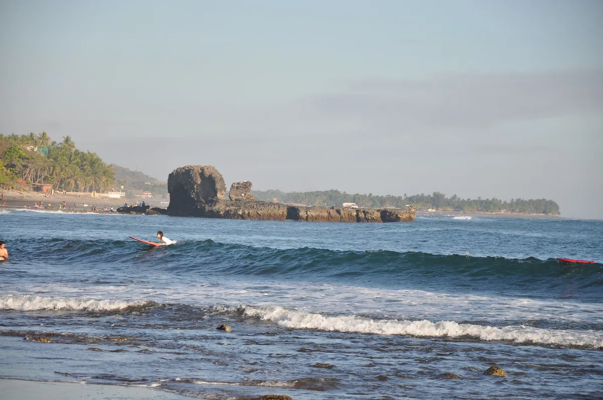 El Tunco (La Bocana) Beach, Tamanique, Central American Pacific, El Salvador — 2