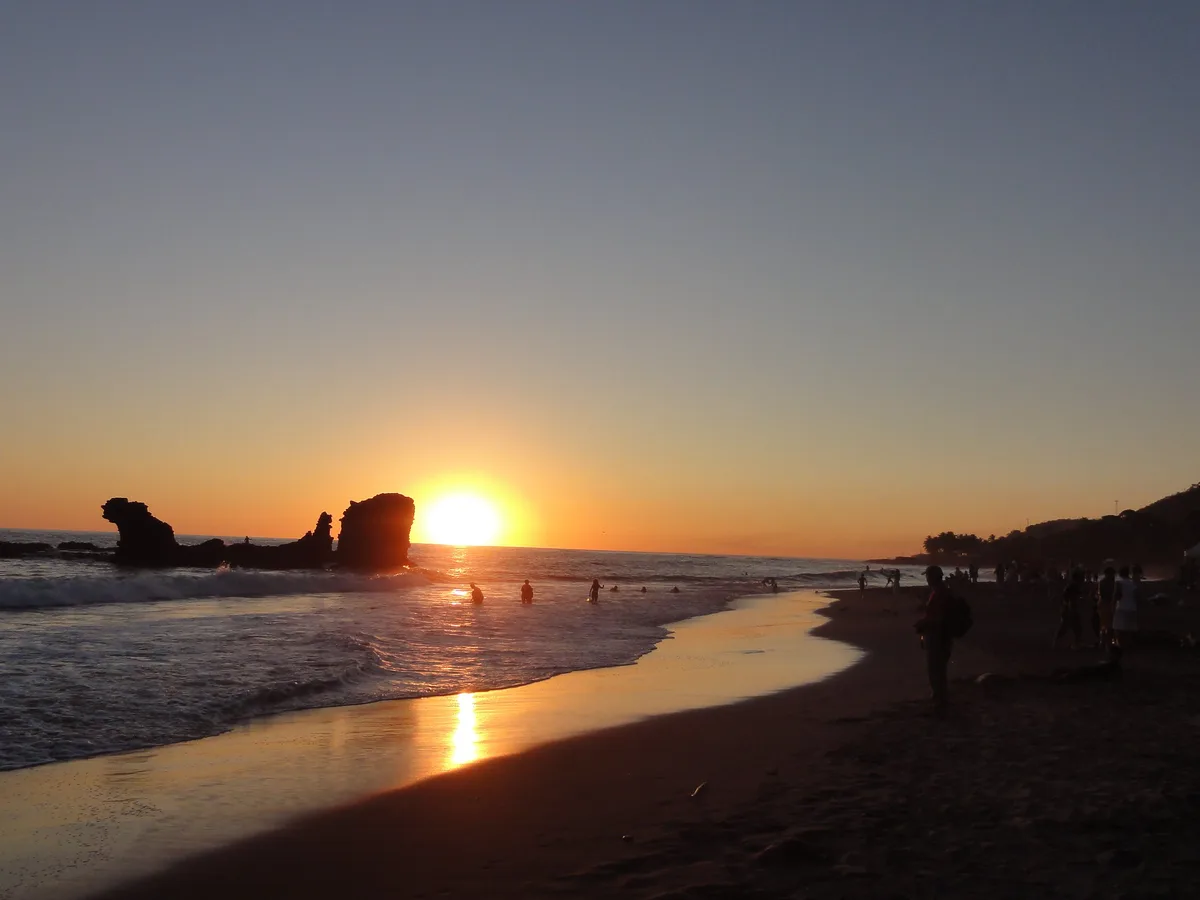 El Tunco (La Bocana) Beach, Tamanique, Central American Pacific, El Salvador — 5