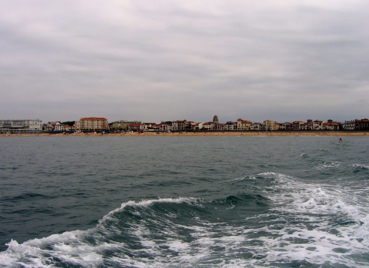 Grande-Plage-de-Saint-Jean-de-Luz-Strand, Saint-Jean-de-Luz, Nouvelle-Aquitaine, Frankreich — 2