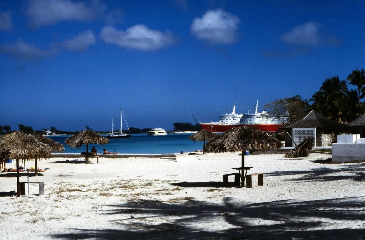 Playa de Arawak Cay, Nassau, Lucayan Archipelago, Bahamas — 4