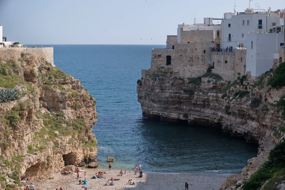 Plage de Lama Monachile, Polignano a Mare, Puglia, Italie — 6