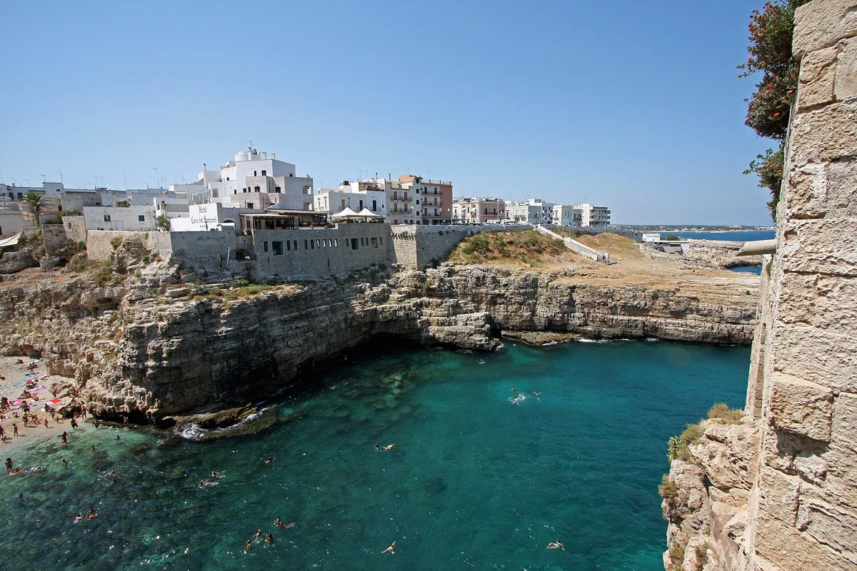Plage de Lama Monachile, Polignano a Mare, Puglia, Italie — 5