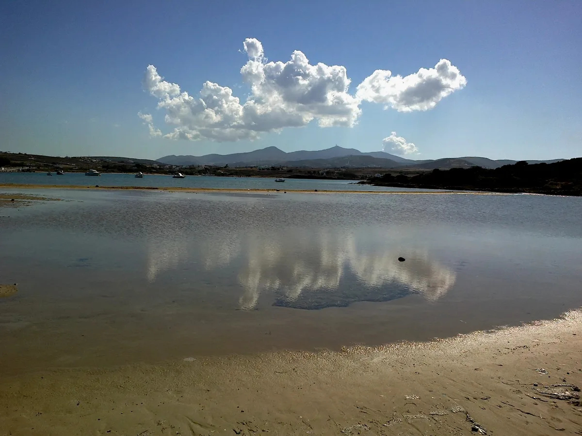Plage de Lageri, Naoussa, Cyclades, Grèce — 5