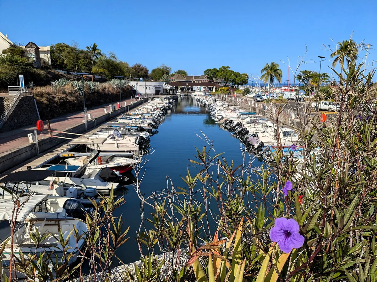 Plage des Roches Noires, Saint-Paul, Réunion, France — 4
