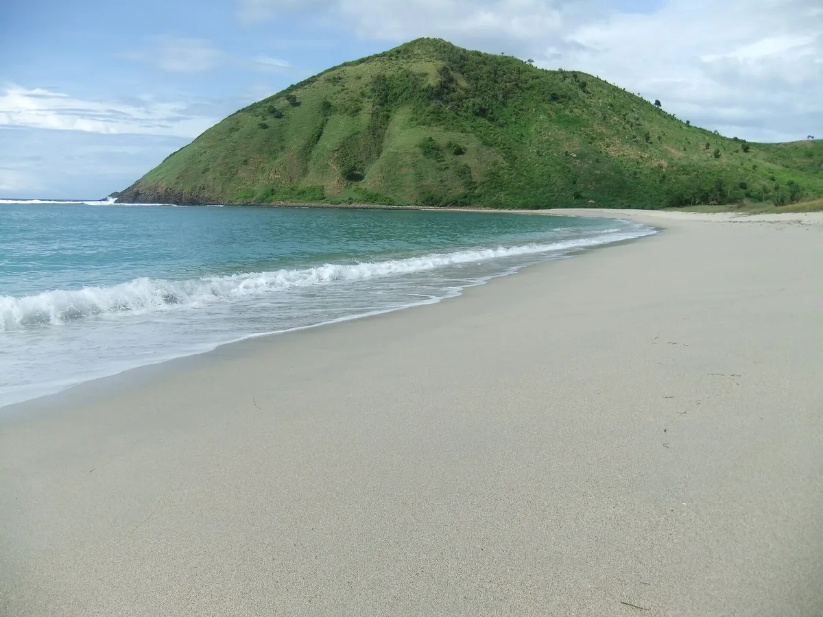 Plage de Mawun, Tumpak, Lesser Sunda Islands, Indonésie — 2