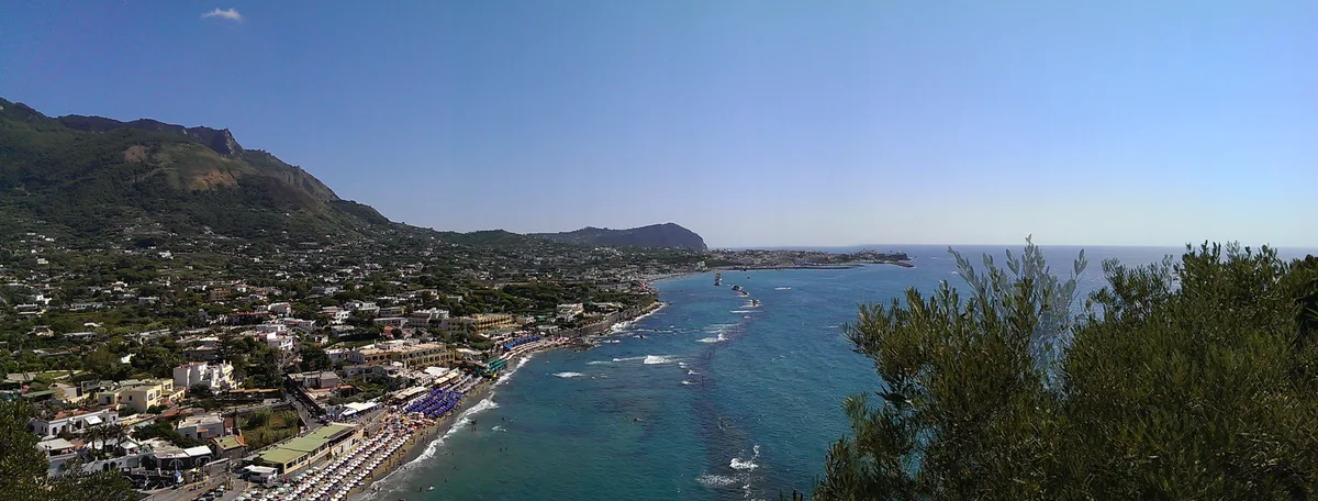 Plage de San Francesco, Forio, Campania, Italie — 2
