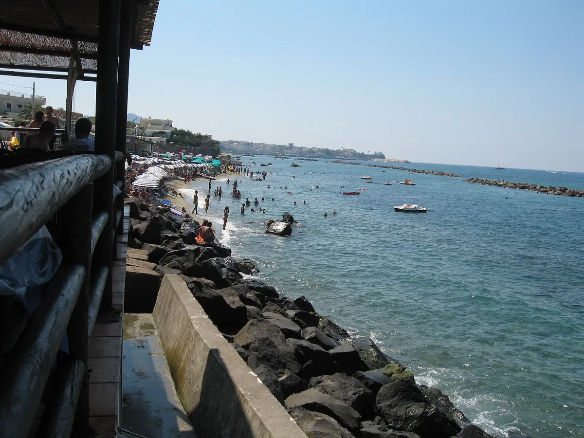 Plage de San Francesco, Forio, Campania, Italie — 3