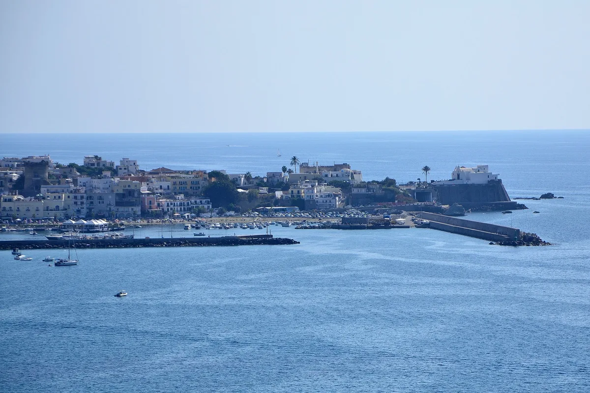 Plage de San Francesco, Forio, Campania, Italie — 4